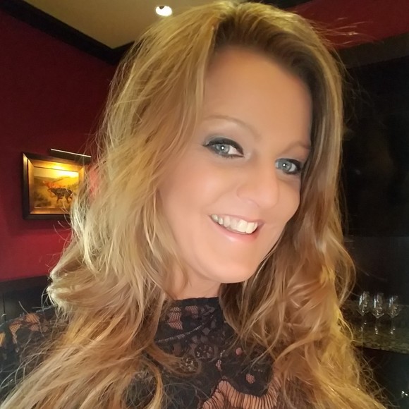 Meet your Posher, Laura - Picture 1 of 1